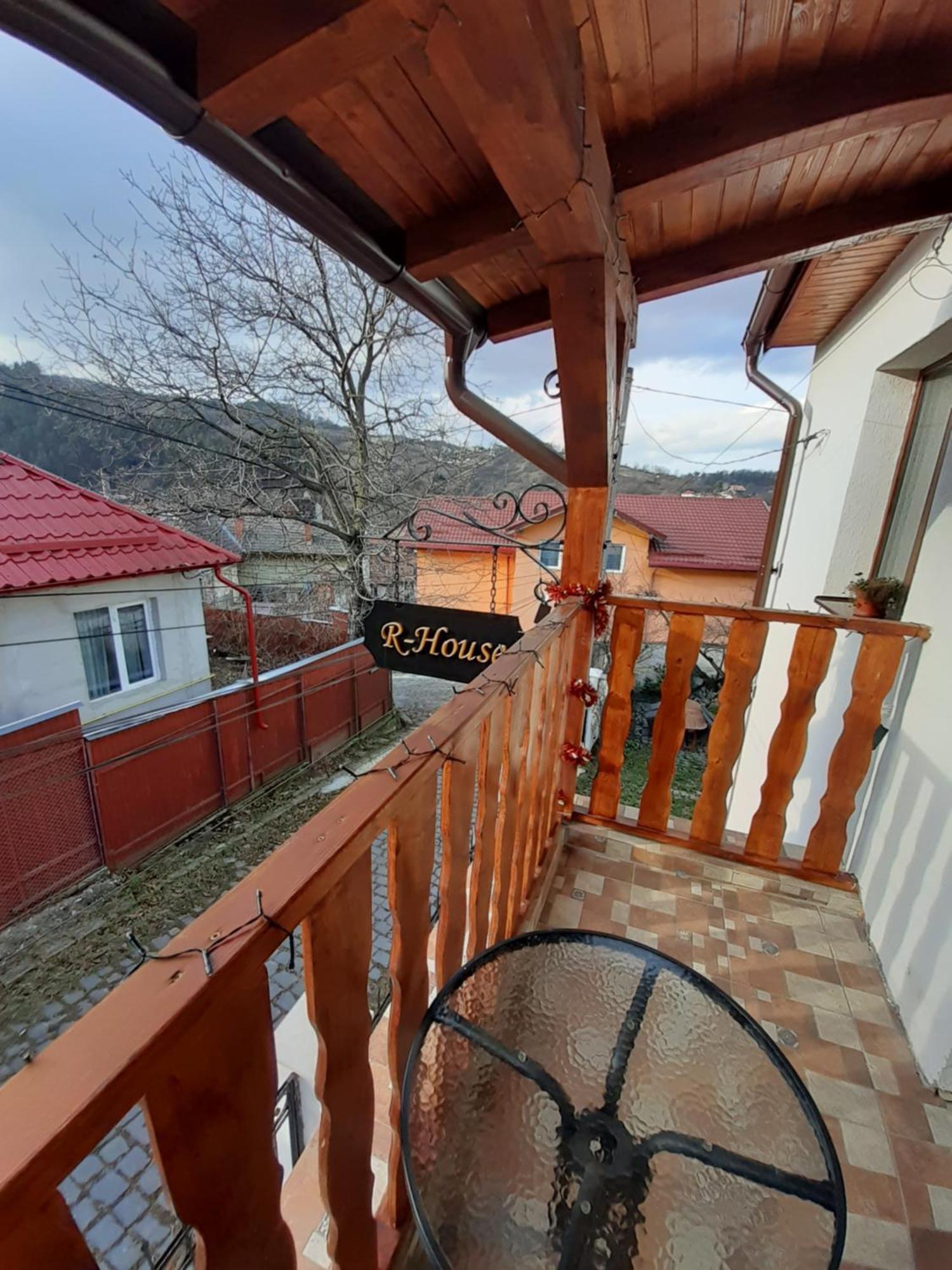 R-House Apartment Brasov Room photo